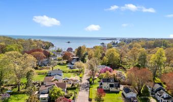 58 Grove St Ext, Branford, CT 06405