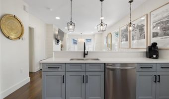 8 Cross St 1, Newport, RI 02840
