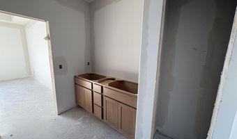 2220 Golfview Dr, Auburn, IN 46706