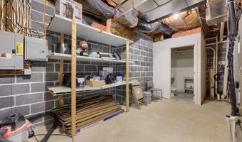 101 S 7TH St, Akron, PA 17501