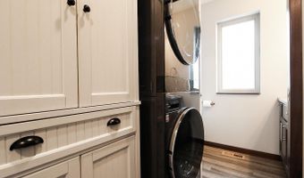 2714 E Sunburst Dr, Brandon, SD 57005