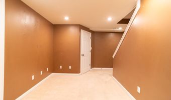 570 Castle Ridge Dr, Ballwin, MO 63021