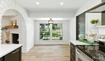 6 Spanish Moss Ct, Savannah, GA 31419