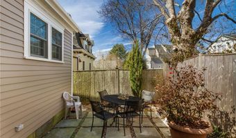 28 Extension St, Newport, RI 02840