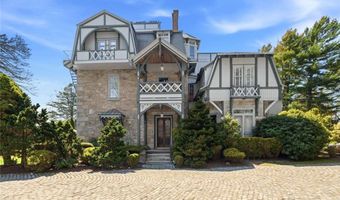 6 Howe Ave 8, Newport, RI 02840
