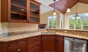 103 Village Pointe Ln, Asheville, NC 28803