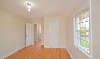2441 N MCKINLEY St, Arlington, VA 22207
