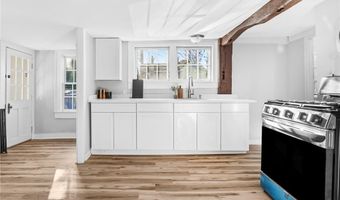 1382 Hope St, Bristol, RI 02809