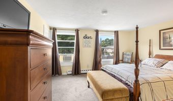 405 Village Dr, Bourne, MA 02532