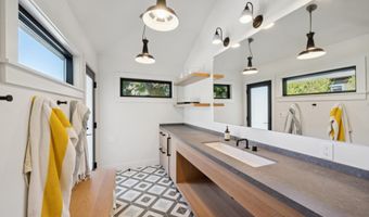 1121 BAY St, Alameda, CA 94501