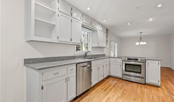 4470 LAKE IVANHOE Dr, Tucker, GA 30084