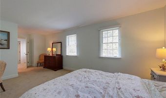 521 Corey Ln, Middletown, RI 02842