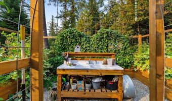 529 S Beaver Lake Rd, Athol, ID 83801