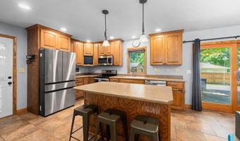 201 S 5th Ave, Brandon, SD 57005
