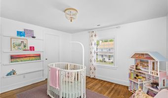 24 Huntington Dr, East Providence, RI 02916
