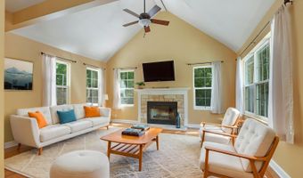 40431 N Fairview St, Antioch, IL 60002