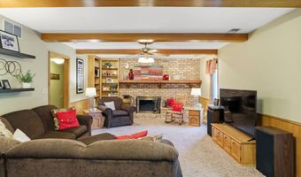 825 Queenswood Ct, Indianapolis, IN 46217