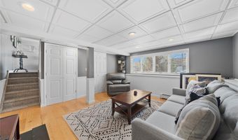 15 Hayes Rd, Amity Harbor, NY 11701