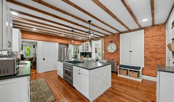 222 BASTIAN Ln, Allentown, PA 18104