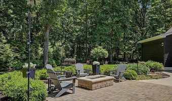 547 Roundtree Dr NE, Ada, MI 49301