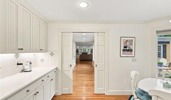 142 Ferry Rd, Bristol, RI 02809