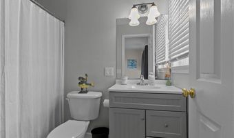 231 Maple Ave 203, Newport, RI 02840