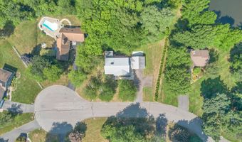 24 Iron Gate Ln, Cromwell, CT 06416
