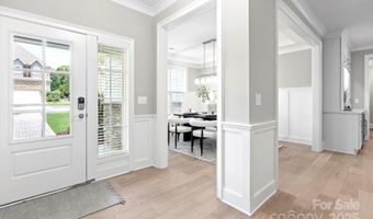 6910 Providence Ln W, Charlotte, NC 28226