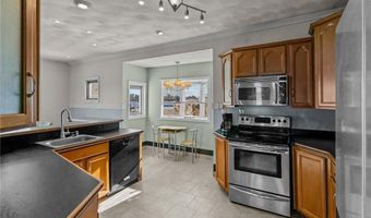 99 Smith St, Bristol, RI 02809