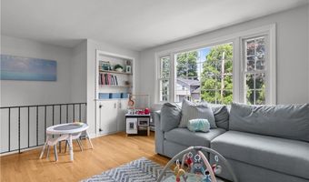 80 PECK Ave, Bristol, RI 02809