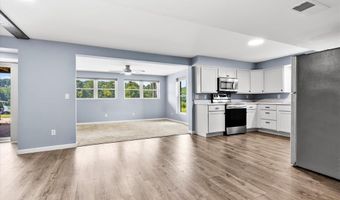 18 Woodland Hills Ct, Alton, IL 62002
