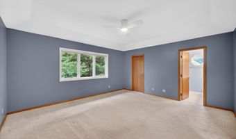909 Idaho Ave, Ames, IA 50014
