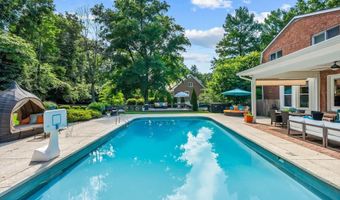 11806 E Arbor Dr, Anchorage, KY 40223