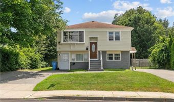 132 Maple Ave, Middletown, RI 02842