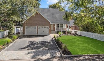94 Carman Pl, Amityville, NY 11701