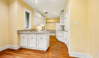 526 N IVY St, Arlington, VA 22201