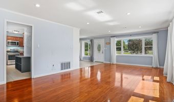 498 Juniper Ln, Cheshire, CT 06410