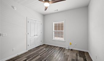 1514 NE Young Ave, Bentonville, AR 72712