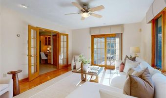 40 Phenix Ridge Dr, Cranston, RI 02921