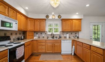 108 Lock Ln, Alum Creek, WV 25003