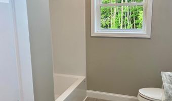 49 Woodbrey Ln, Standish, ME 04084