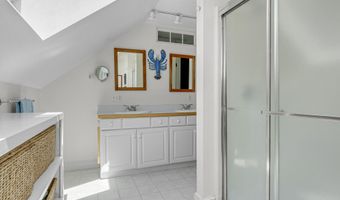 2 Sunnyfield Ln, Falmouth, ME 04105