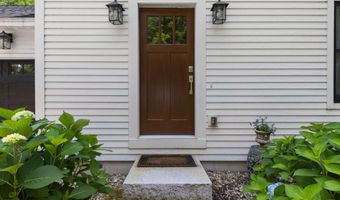 49 Hadlock Rd, Falmouth, ME 04105