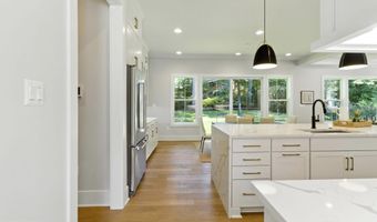 8202 MOCKINGBIRD Dr, Annandale, VA 22003