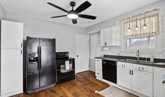 440 Long St, Ashville, OH 43103