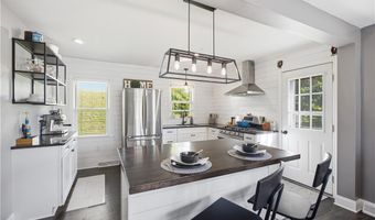 1784 Woodside Dr, Ambridge, PA 15003