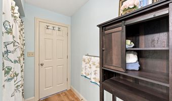 40 Lakewood Dr, Alton, NH 03810
