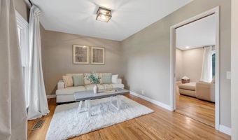 834 Westwood Dr, Ballwin, MO 63011