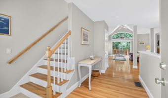 4 Hollyhock Knoll Ct 4, Bourne, MA 02532