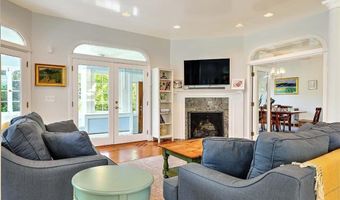 247 Oaklawn Ave, Cranston, RI 02920